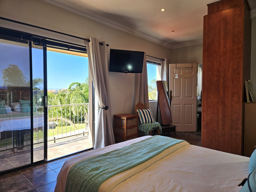 4 Bedroom Property for Sale in Wavecrest Eastern Cape